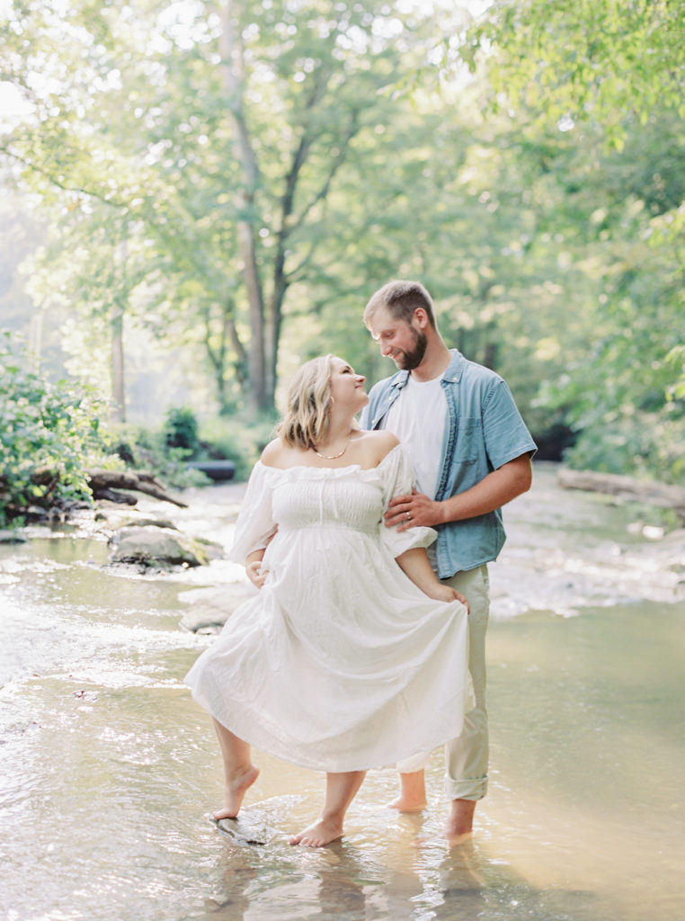 maternity session shot on film by anna laero photography